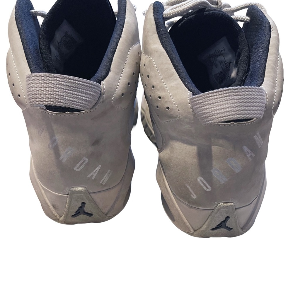 Jordan Cream Sneakers for Effortless Style - Picture 5 of 7